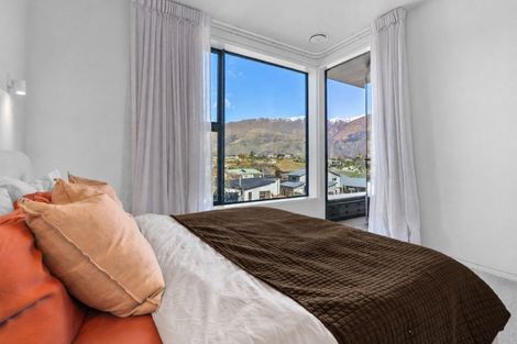 Photo of property in 7 Tuke Lane, Wanaka, 9305