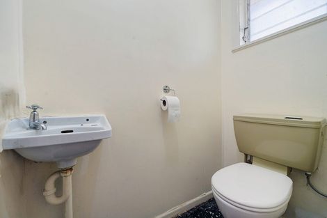 Photo of property in 18 Millbrook Road, Henderson, Auckland, 0612