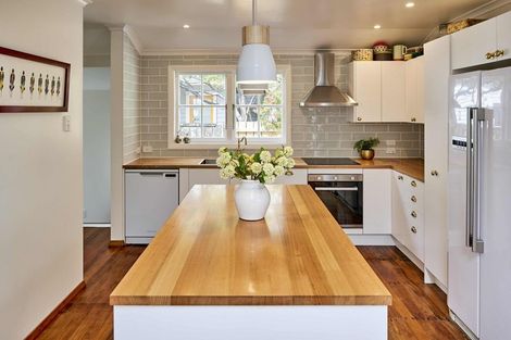 Photo of property in 20 Airlie Road, Plimmerton, Porirua, 5026