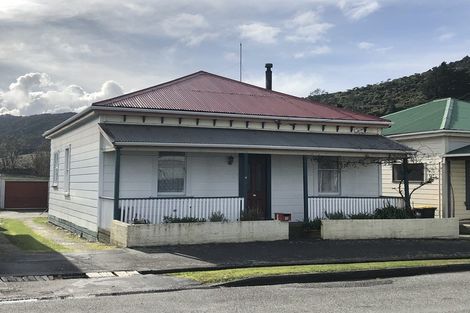 Photo of property in 13 Murray Street, Greymouth, 7805