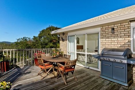 Photo of property in 133 Awaroa Road, Sunnyvale, Auckland, 0612