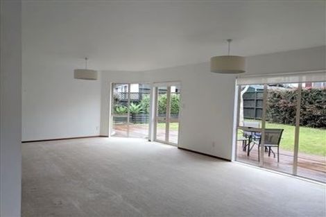 Photo of property in 2/2 East Coast Road, Milford, Auckland, 0620