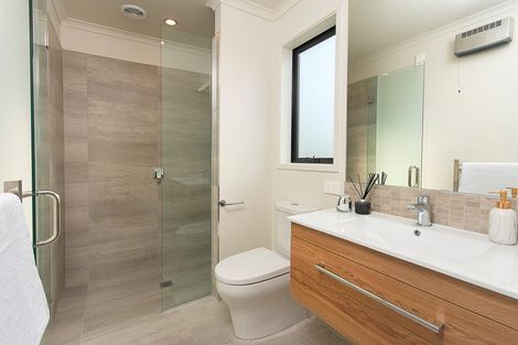 Photo of property in 2 Glennron Lane, Waiuku, 2123