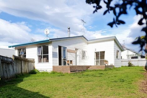 Photo of property in 86 Aorangi Road, Paraparaumu, 5032