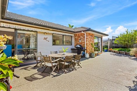 Photo of property in 20 Mackwell Road, Fairview Heights, Auckland, 0632