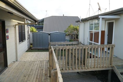 Photo of property in 73 Tindalls Bay Road, Tindalls Beach, Whangaparaoa, 0930
