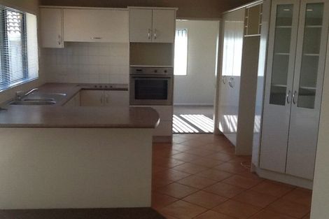 Photo of property in 17 Newinn Crescent, East Tamaki Heights, Auckland, 2016