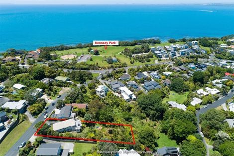 Photo of property in 10 Peter Terrace, Castor Bay, Auckland, 0620