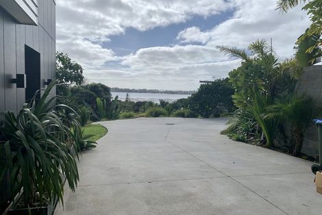 Photo of property in 6b Calder Place, Wai O Taiki Bay, Auckland, 1072