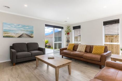 Photo of property in 3 Weatherdeck Close, Whitby, Porirua, 5024