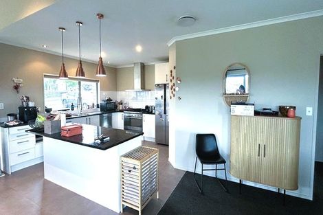 Photo of property in 32 Magellan Rise, Flagstaff, Hamilton, 3210