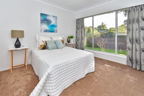 Photo of property in 60 Lawrence Crescent, Hillpark, Auckland, 2102