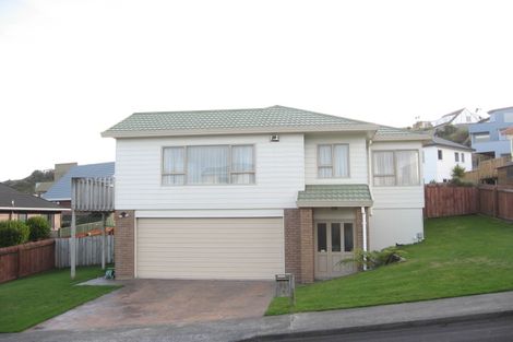 Photo of property in 71 Dress Circle, Newlands, Wellington, 6037