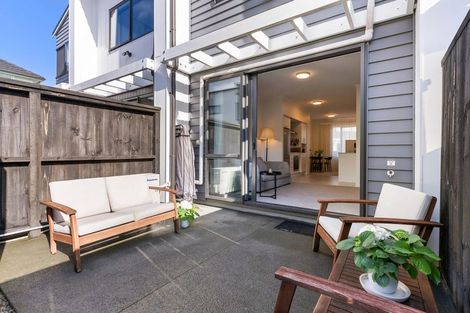 Photo of property in 4 Hononga Lane, Northcote, Auckland, 0627