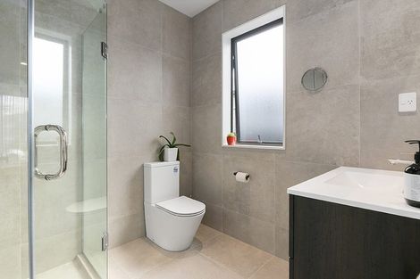 Photo of property in 29 Papa Orchard Drive, Kumeu, 0810