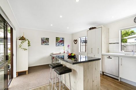 Photo of property in 2/44 Randwick Crescent, Moera, Lower Hutt, 5010