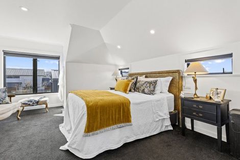 Photo of property in 20 Pukenamu Road, Rainbow Point, Taupo, 3330