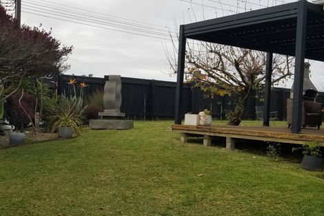 Photo of property in 1/2 Palm Court Drive, Glen Eden, Auckland, 0602