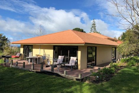 Photo of property in 1121a Whangaparaoa Road, Tindalls Beach, Whangaparaoa, 0930