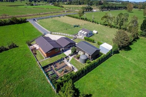 Photo of property in 318 Mountain Road, Lepperton, New Plymouth, 4373