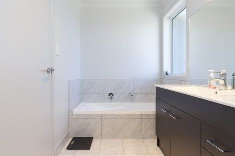 Photo of property in 18b Galea Grove, Kelvin Grove, Palmerston North, 4414