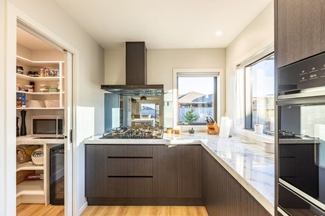 Photo of property in 10 Cyprus Place, Fitzherbert, Palmerston North, 4410