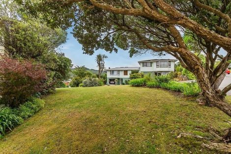 Photo of property in 1 Zande Terrace, Tawa, Wellington, 5028
