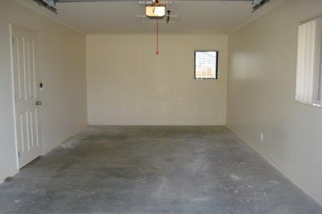 Photo of property in 4 Parkcrest Drive, Henderson, Auckland, 0612