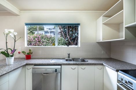 Photo of property in 2/6 Marsh Avenue, Forrest Hill, Auckland, 0620