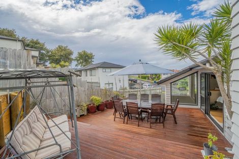 Photo of property in 5 Bangla Place, Massey, Auckland, 0614