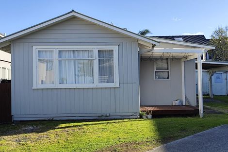 Photo of property in 20 The Esplanade, Eastern Beach, Auckland, 2012
