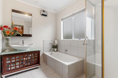 Photo of property in 14 Seaglen Place, Botany Downs, Auckland, 2010