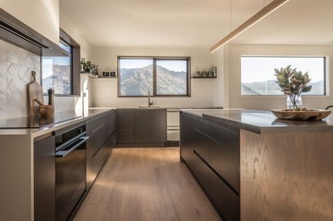 Photo of property in 18 Fenton Avenue, Wanaka, 9305