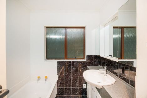 Photo of property in 25 Haast Place, Awapuni, Palmerston North, 4412