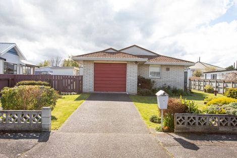 Photo of property in 5 Gladstone Street, Dannevirke, 4930