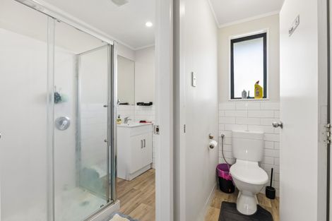 Photo of property in 2/77 Redcrest Avenue, Red Hill, Papakura, 2110