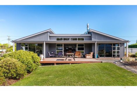 Photo of property in 84 Timaru Road, Waimate, 7924