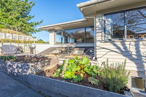 Photo of property in 14 Nugget Grove, Raumati Beach, Paraparaumu, 5032