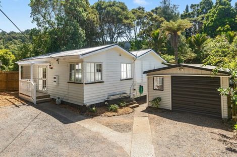 Photo of property in 127 Woodlands Park Road, Titirangi, Auckland, 0604