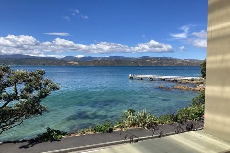 Photo of property in 409 Karaka Bay Road, Karaka Bays, Wellington, 6022