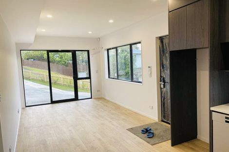 Photo of property in 5/16 Buisson Glade, West Harbour, Auckland, 0618