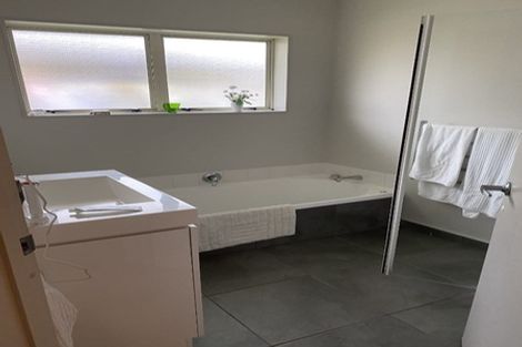 Photo of property in 5b Hemi Street, Waikanae, 5036