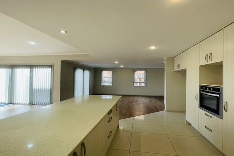 Photo of property in 23 Horizon Road, Oteha, Auckland, 0632