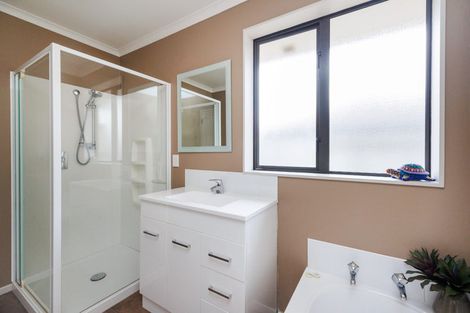 Photo of property in 78 Geneva Terrace, Kelvin Grove, Palmerston North, 4414