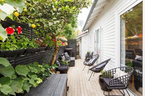 Photo of property in 32 Manson Street, Terrace End, Palmerston North, 4410