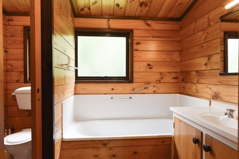 Photo of property in 3 Tombleson Road, Lake Rotoma, Rotorua, 3074