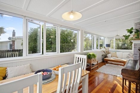 Photo of property in 18 Racecourse Road, Waiuku, 2123