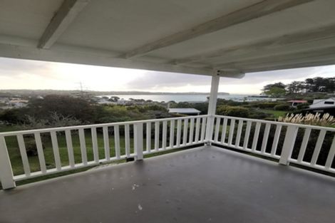 Photo of property in 12 Tindalls Bay Road, Tindalls Beach, Whangaparaoa, 0930