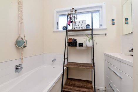 Photo of property in 54 English Street, St Andrews, Hamilton, 3200