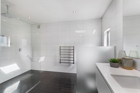 Photo of property in 15 Faulks Terrace, Wanaka, 9305